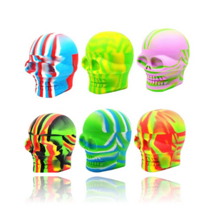 Introducing the Silicone Skull Container – a storage solution that merges functionality with an edgy aesthetic. This 500ml silicone container is not just a storage vessel; it's a statement piece that adds a touch of boldness to your collection. Let's delve into the features that make this skull-shaped container a must-have for those who appreciate the unconventional: