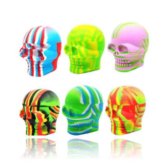 Introducing the Silicone Skull Container – a storage solution that merges functionality with an edgy aesthetic. This 500ml silicone container is not just a storage vessel; it's a statement piece that adds a touch of boldness to your collection. Let's delve into the features that make this skull-shaped container a must-have for those who appreciate the unconventional: