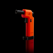 Cargar imagen en el visor de la galería, Introducing the latest sensation – the MAVEN Cyclone Tornado Premium Handheld Angled Single Jet Table Torch. A true game-changer, this torch combines elegance, power, and versatility, making it the perfect choice for aficionados who demand nothing but the best.
