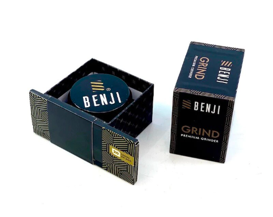 Benji GRIND - Aluminum Grinder + Booklet 4 piece 2.2 inch (55mm) Introducing the Benji GRIND – where style meets functionality. This 4-piece Aluminum Grinder comes complete with a booklet, offering you a seamless grinding experience and valuable insights into the art of herb preparation. Crafted with precision, the Benji GRIND is your key to a Heavy Duty herb grinding ritual.
