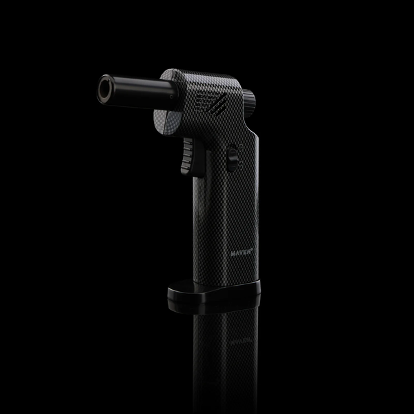 Introducing the latest sensation – the MAVEN Cyclone Tornado Premium Handheld Angled Single Jet Table Torch. A true game-changer, this torch combines elegance, power, and versatility, making it the perfect choice for aficionados who demand nothing but the best.