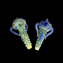 Load image into Gallery viewer, Beautiful Mermaid Shaped Glass Pipe
