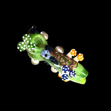 Cargar imagen en el visor de la galería, Introducing the Setting Honey Bee Handpipe – a nature-inspired smoking accessory that combines the charm of honey bees with the functionality of a handpipe. Immerse yourself in a delightful smoking experience with this carefully crafted and visually captivating piece.
